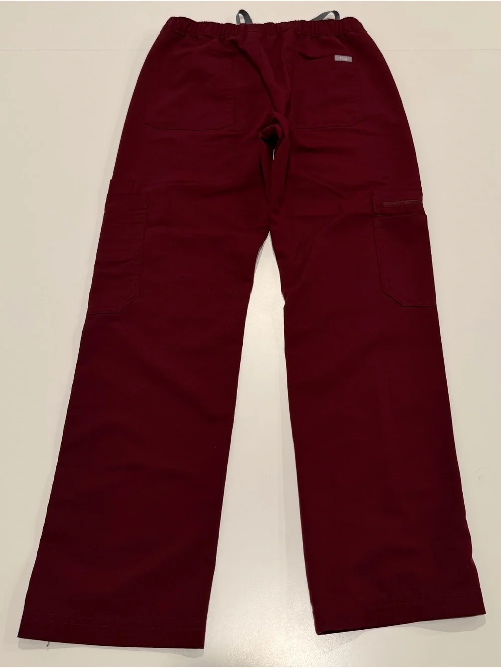 FIGS Men’s Cairo Cargo Scrub Pants Burgundy XS Short